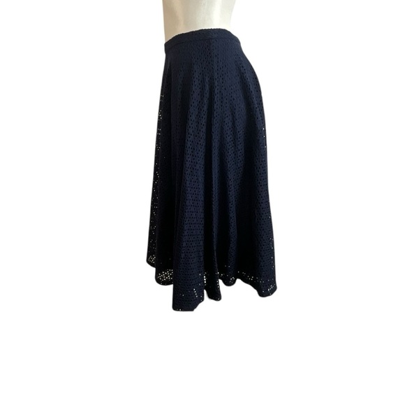 Eva Mandes Elegant Navy Blue Crochet Skirt - Picture 2 of 10